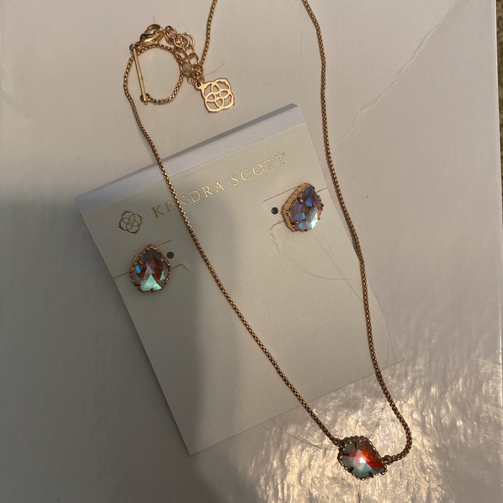 Beautiful shiny Kendra Scott necklace with matching earrings set in rose gold